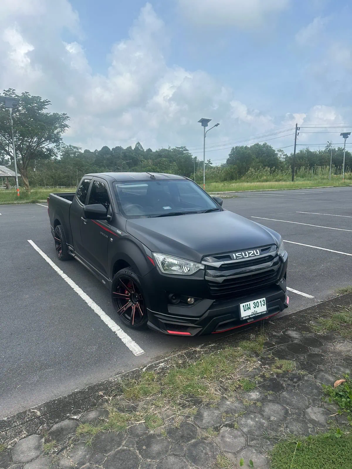 Isuzu D-Max X-Series (2024) — thumbnail 3